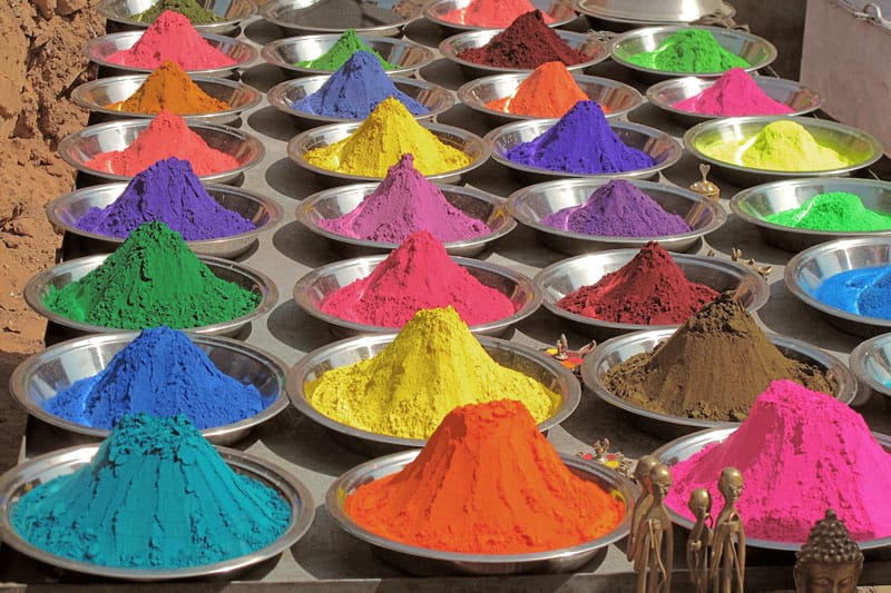 what is holi powder made from